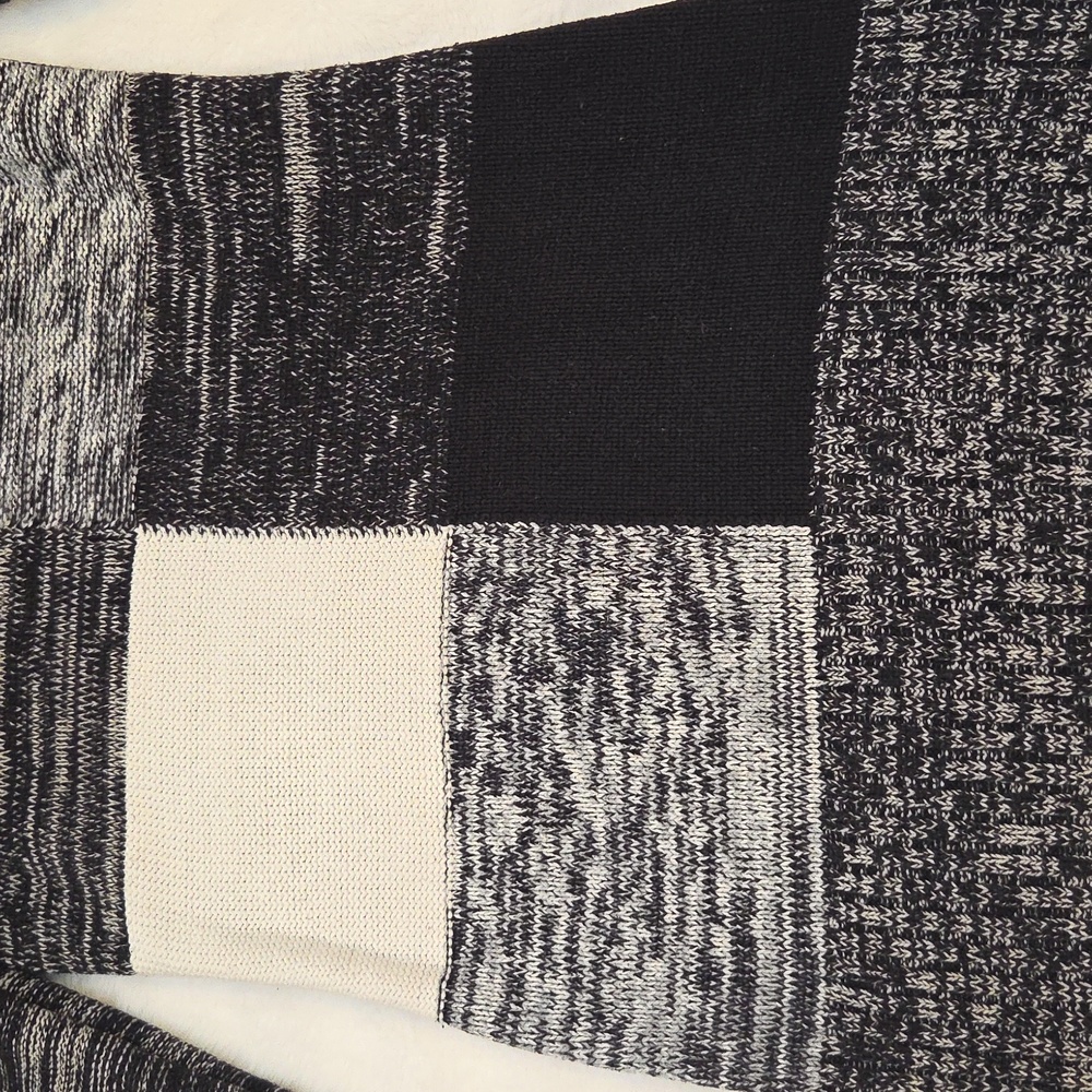 Cache Sweater - Picture 3 of 8